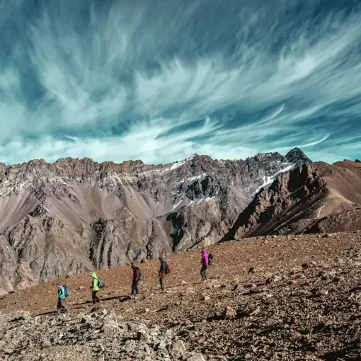 Trekking de montaña al pie de Los Andes