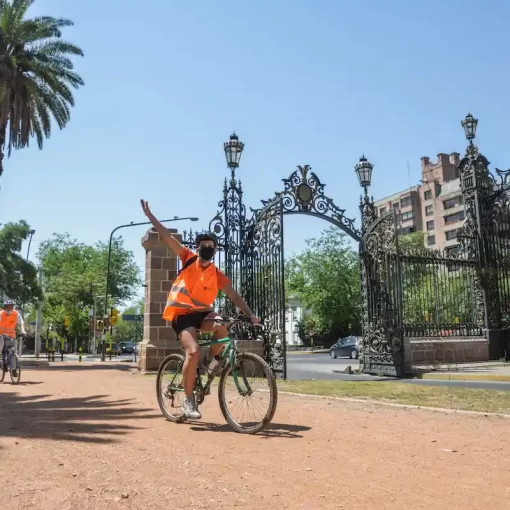 Private bicycle tour of Mendoza City and lunch at a winery in Chacras de Coria